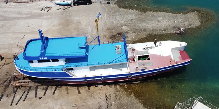 Balıkçılar ekmek teknelerini bakıma aldı
