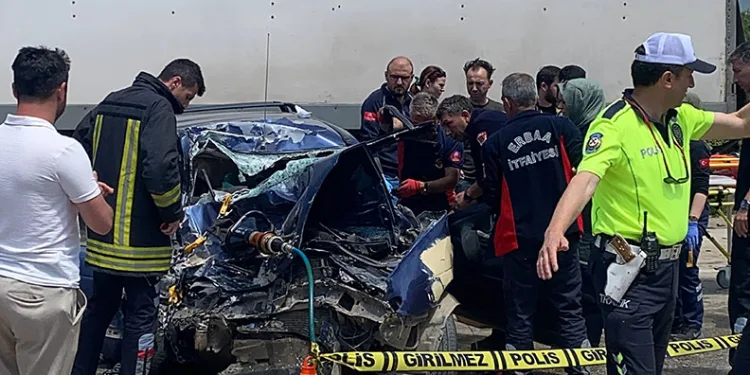 Tokat’ta orta refüjden karşı şeride sıçradı: 1 ölü, 1 yaralı