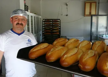 Ekmeği piyasadan 2 lira ucuza satıyor
