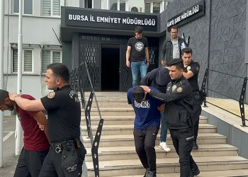 Sahte genç kız profili açarak vatandaşları dolandırdı