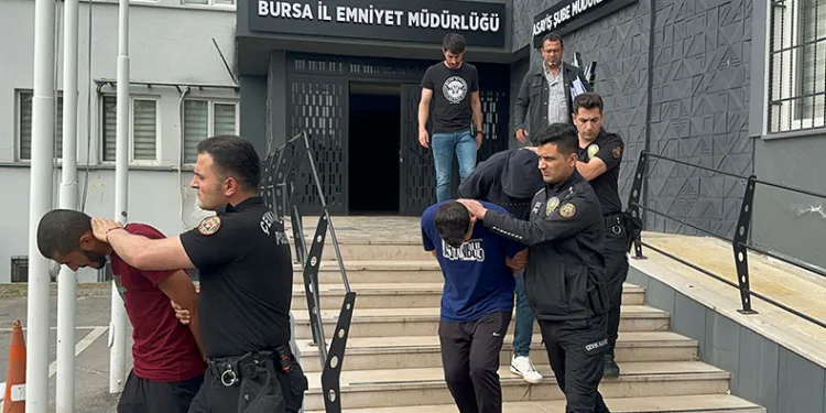 Sahte genç kız profili açarak vatandaşları dolandırdı