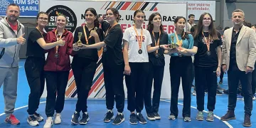 Spor şenliklerinde kupa ve madalya heyecanı sürüyor