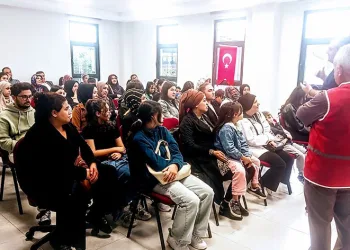 Kızılay’dan öğrencilere destek devam ediyor
