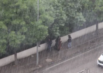 Aniden bastıran sağanak yağış vatandaşları hazırlıksız yakaladı