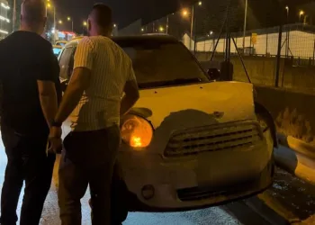 Kontrolden çıkan araç önce bariyere sonra otomobile çarptı