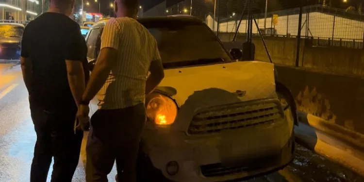 Kontrolden çıkan araç önce bariyere sonra otomobile çarptı