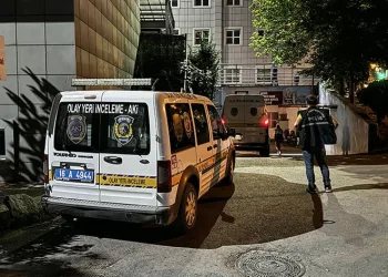 Engelli çocuğunu öldürüp intihar etti