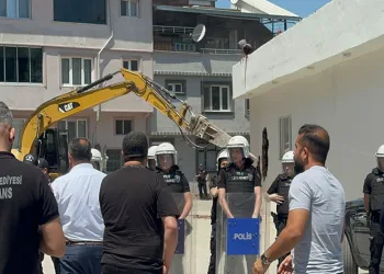 Kaçak yaptığı yapı 4 kez yıkıldı