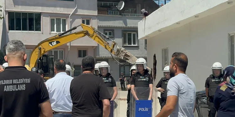 Kaçak yaptığı yapı 4 kez yıkıldı