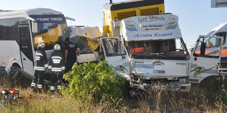 Tekirdağ’da feci kaza: 18 işçi hastaneye kaldırıldı
