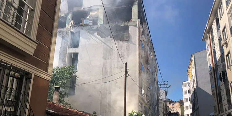 Apartman dairesinde patlama