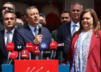 Özgür Özel’den belediye başkanlarına uyarı