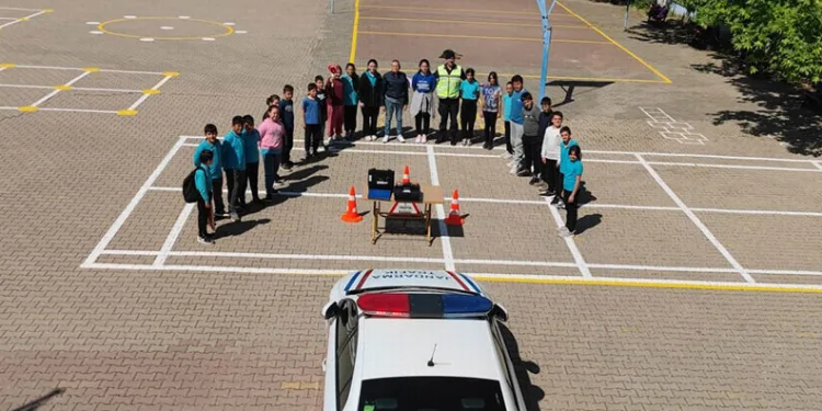 Mudanya jandarmadan trafik bilgelendirme çalışmaları sürüyor