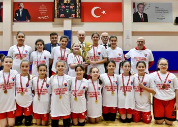 Kupalarını Şükrü Erdem’den aldılar