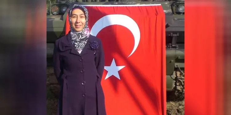 Oğlunun yanında maganda kurşunuyla vurulan kadın toprağa verildi