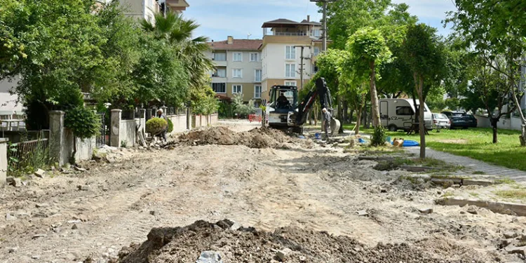 Mustafakemalpaşa’da hayat konforunu bozan yollar tamamlanıyor