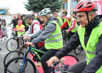 Bakan Uraloğlu, Trabzon’da pedal çevirdi