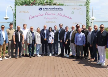 BALKANTÜRKSİAD’dan anneler günü kutlaması