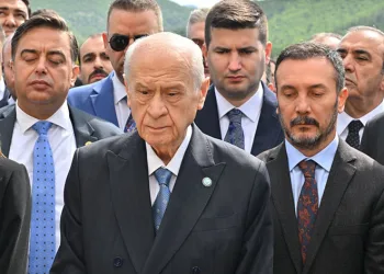 Bahçeli’den Ülkücü Şehitler Anıtı’na ziyaret