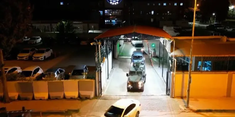 Denizli’de FETÖ üyelerine şafak baskını