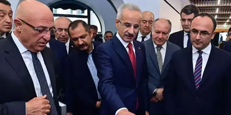 Bakan Uraloğlu, Karayolları 100. Yıl Kütüphanesi’nin açılışına katıldı