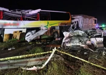 Peru’da yolcu otobüsü ile tren çarpıştı