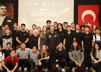 Alper Gezeravcı, Bursa’da öğrencilerle buluştu