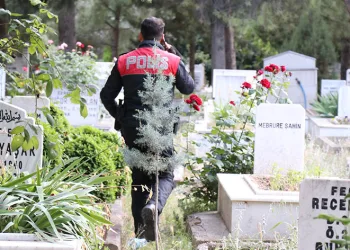 Mezarlıktaki bebek ağlama sesi polisi harekete geçirdi