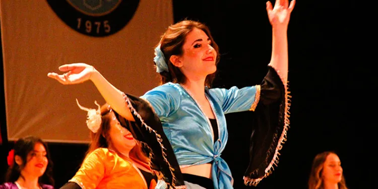 BUÜ’de Halk Dansları Festivali coşkusu