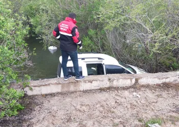 Otomobil dereye uçtu: 1’i çocuk 3 kişi yaralandı