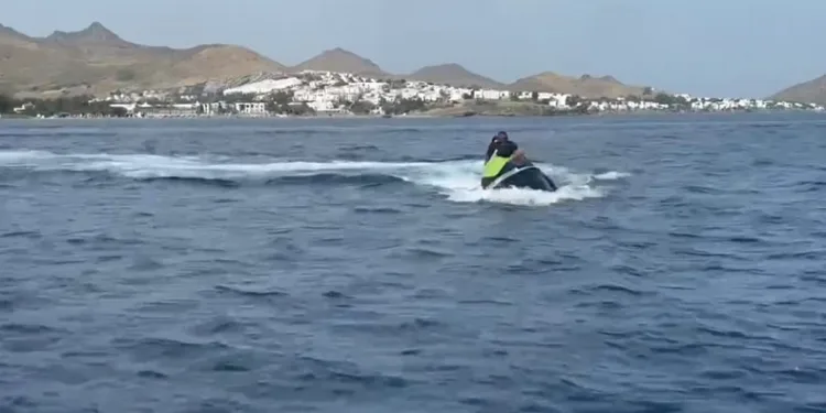 Jet ski ile kaçmaya çalıştılar