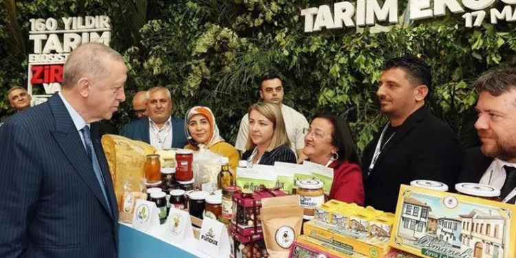 Cumhurbaşkanı Erdoğan yöresel ürünleri tattı