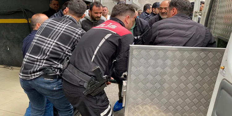 Silah sesine gelen ekipler kanlar içinde buldu