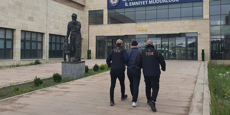 FETÖ üyesi eski öğretmen tutuklandı