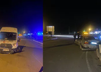 Minibüs ve otomobil çarpıştı