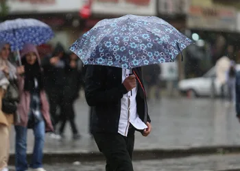 Bursa’da sağanak yağış ve dolu hayatı felç etti