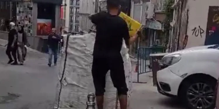 Kağıt toplayıcısının hilesi kamerada