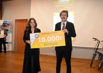Kütüphane müdavimleri ödüllerine kavuştu