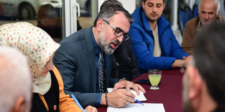 Başkan Ferhat Erol, mahalle mahalle geziyor