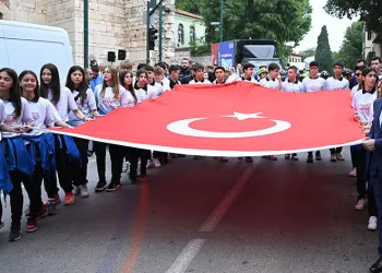 Bursa’da 19 Mayıs coşkusu kortej yürüyüşüyle başladı