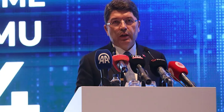 “Yola yeni anayasayla devam edilmeli”