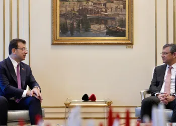 Özgür Özel, İmamoğlu’nu ziyaret etti