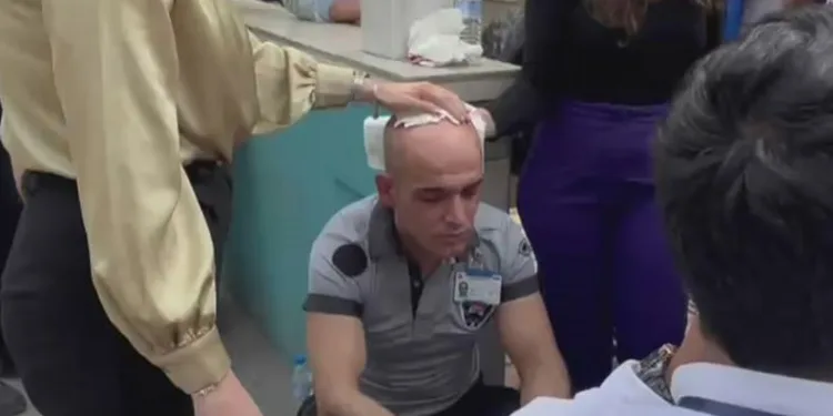 Hem bedava binmeye çalıştılar hem de güvenlikçiyi dövdüler