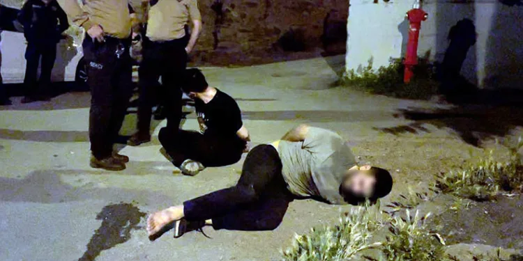 Hastanenin çatısındaki kurşun levhaları çalarken düştü