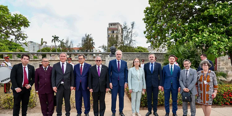 Havana’da Atatürk Anıtı’na ziyaret