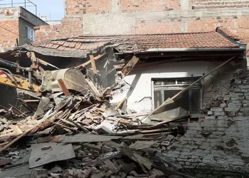 Osmangazi’de metruk bina mesaisi