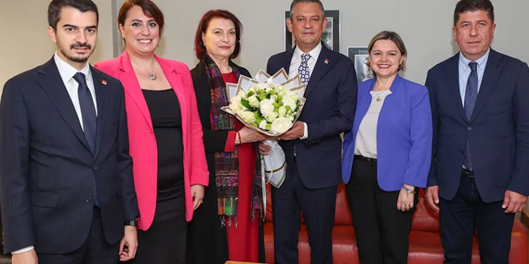 Özgür Özel UMAG Vakfı’nı ziyaret etti