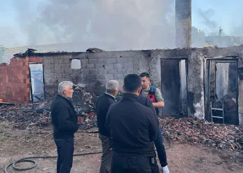 Alevlere teslim olan ev küle döndü: 2 ölü