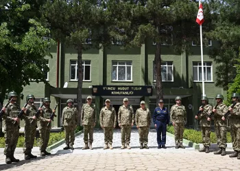Genelkurmay Başkanı Gürak, sınır karakollarında incelemelerde bulundu