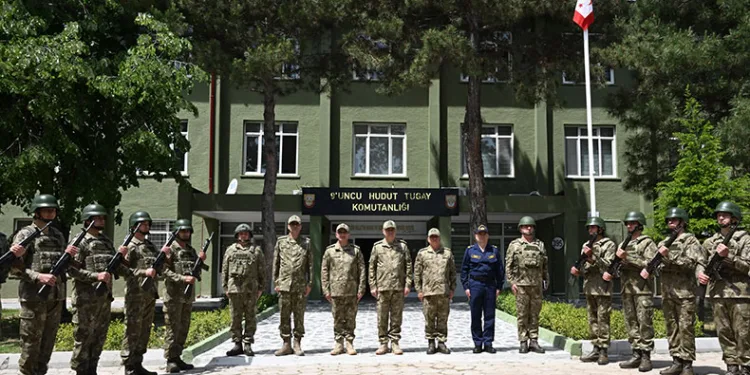Genelkurmay Başkanı Gürak, sınır karakollarında incelemelerde bulundu